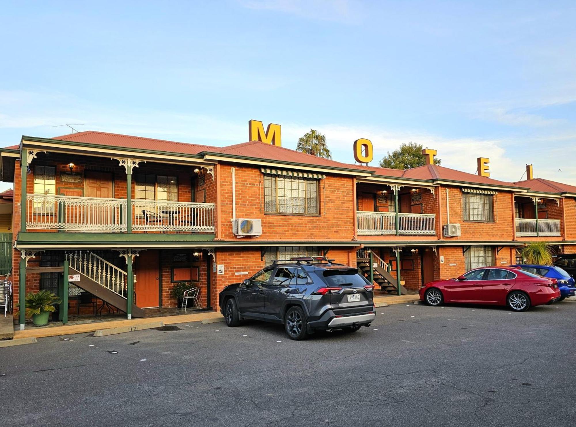 Poet'S Recall Motel Gundagai Bagian luar foto