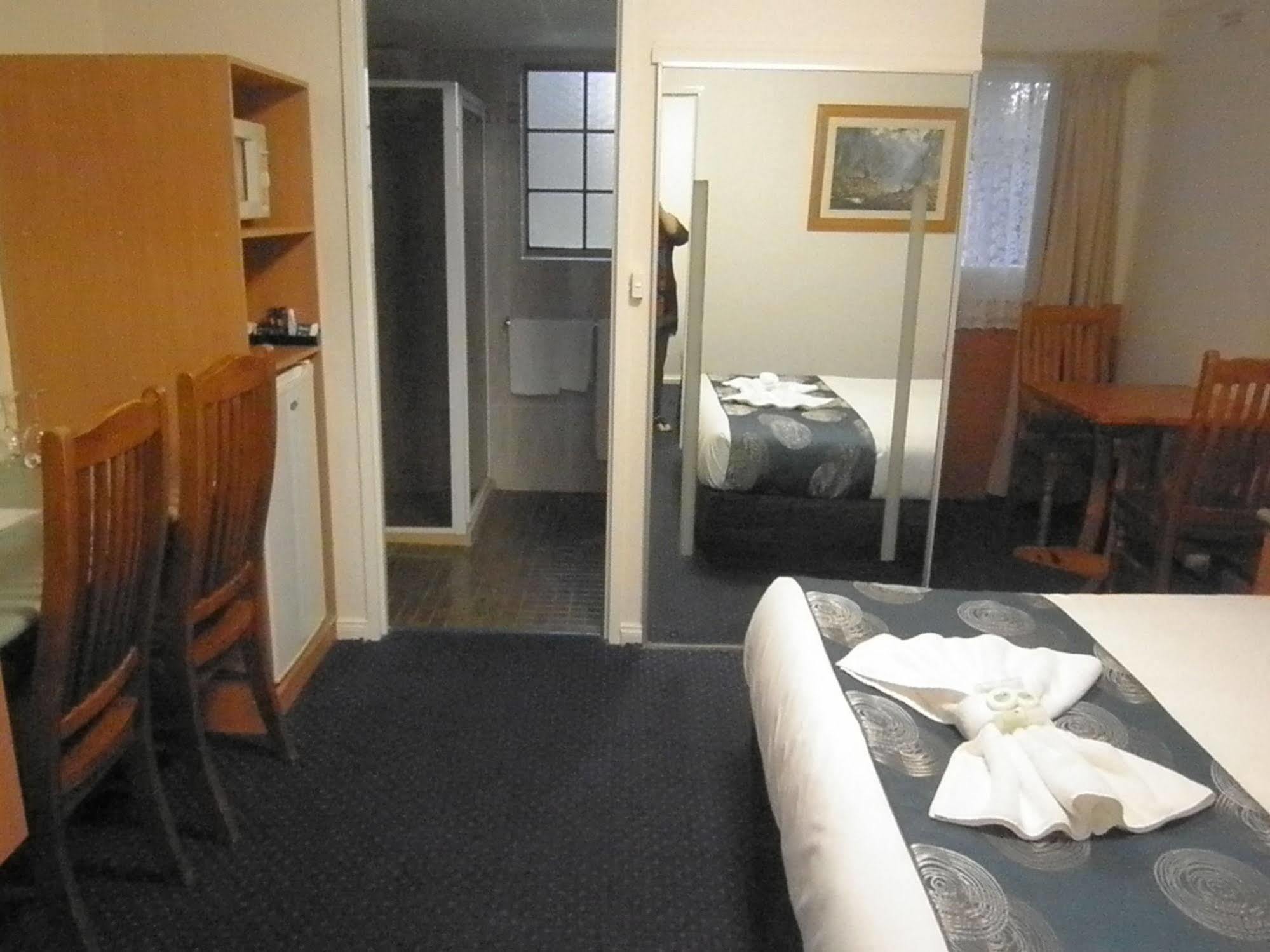 Poet'S Recall Motel Gundagai Bagian luar foto