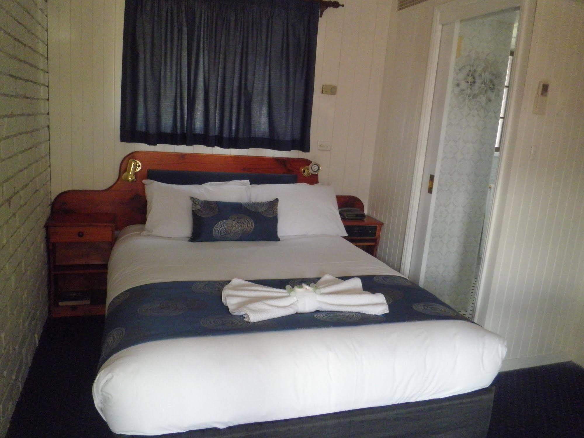 Poet'S Recall Motel Gundagai Bagian luar foto