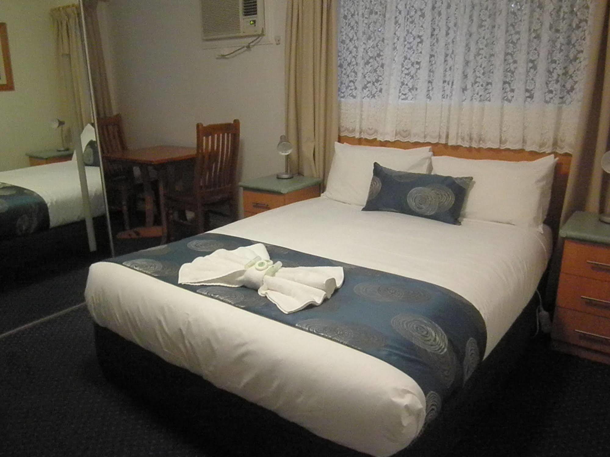 Poet'S Recall Motel Gundagai Bagian luar foto